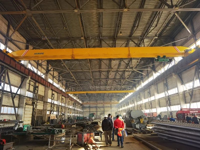 Клиенты посещают завод