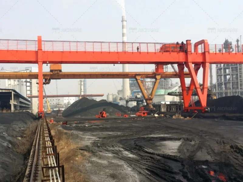 Грейферный козловой кран